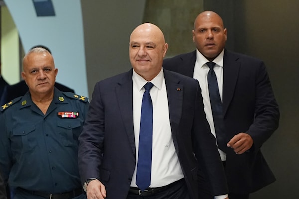 عون إلى مسقط: اللجوء إلى أصدقاء أميركا