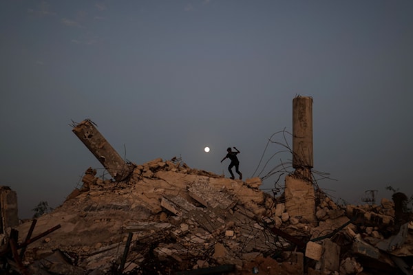 يعيش قطاع غزة، مع اقتراب نهاية المرحلة الأولى، ما يمكن وصفه بـ«الفراغ الرؤيوي» (أ ف ب)