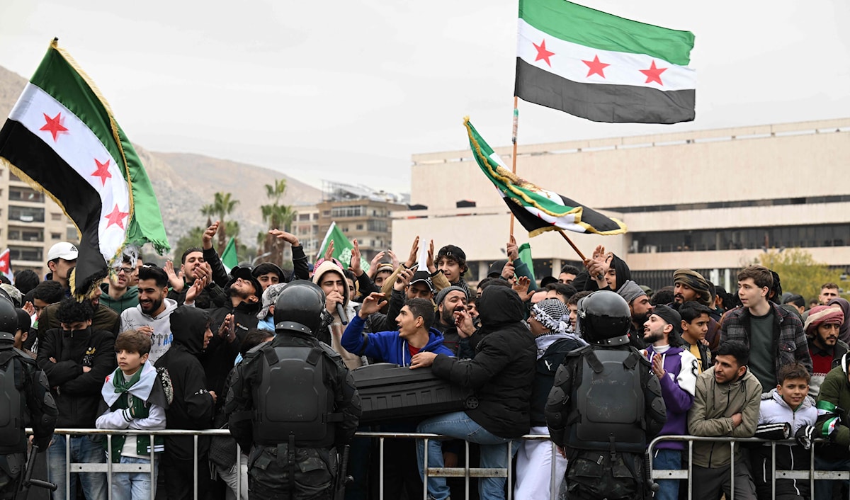 شدد الشرع على أهمية توحيد جهود السوريين (أ ف ب)
