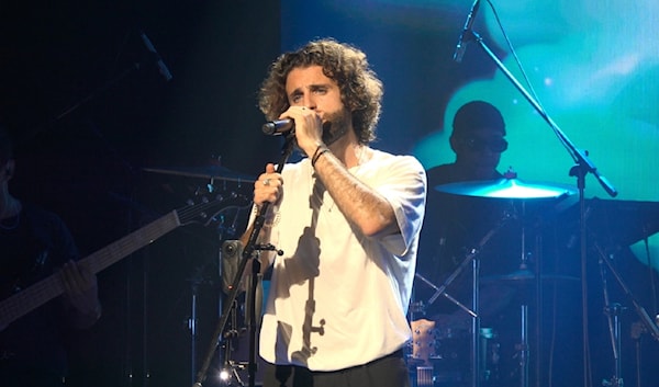 ألبير طويل بين الشرق والغرب