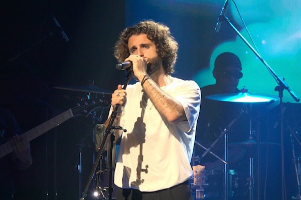 ألبير طويل بين الشرق والغرب