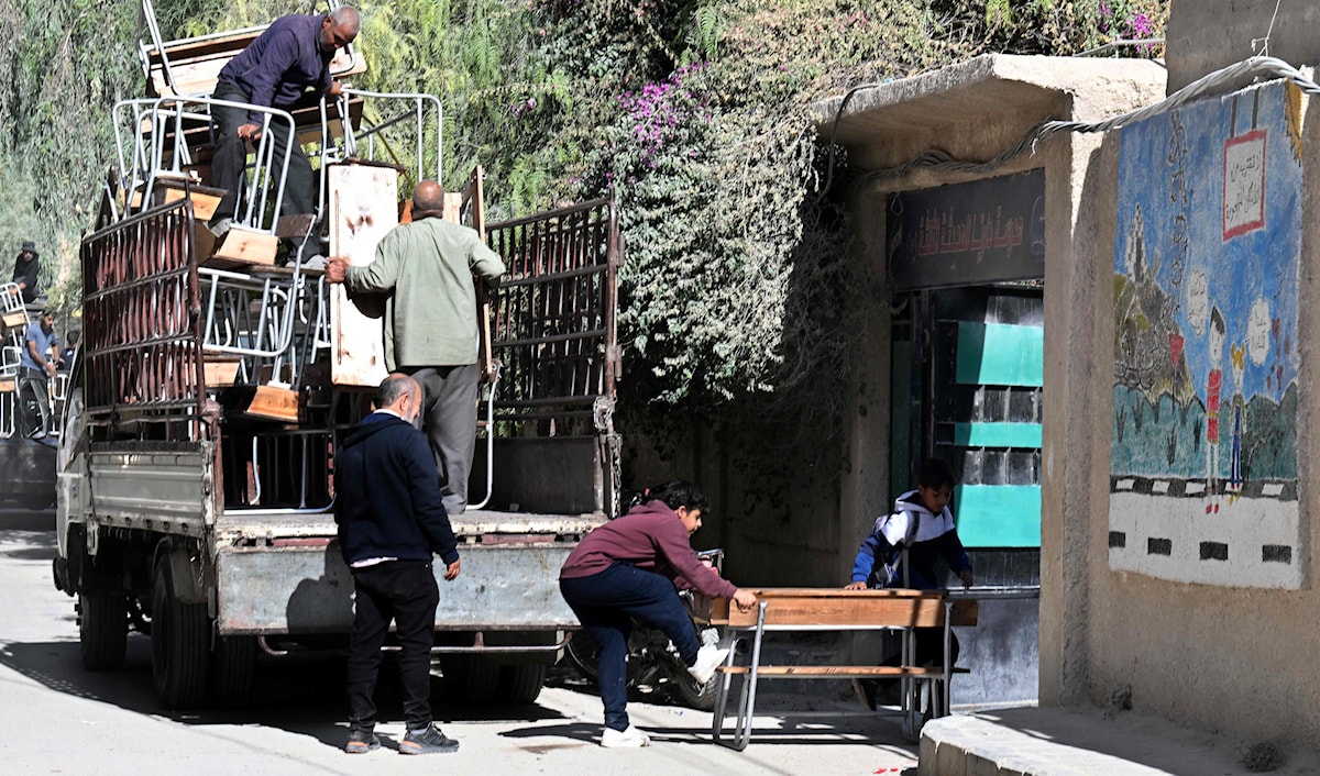 شدّدت المؤسسات التعليمية والدوائر الحكومية في الساحل السوري إجراءاتها لمواجهة الإضراب. (أ ف ب)