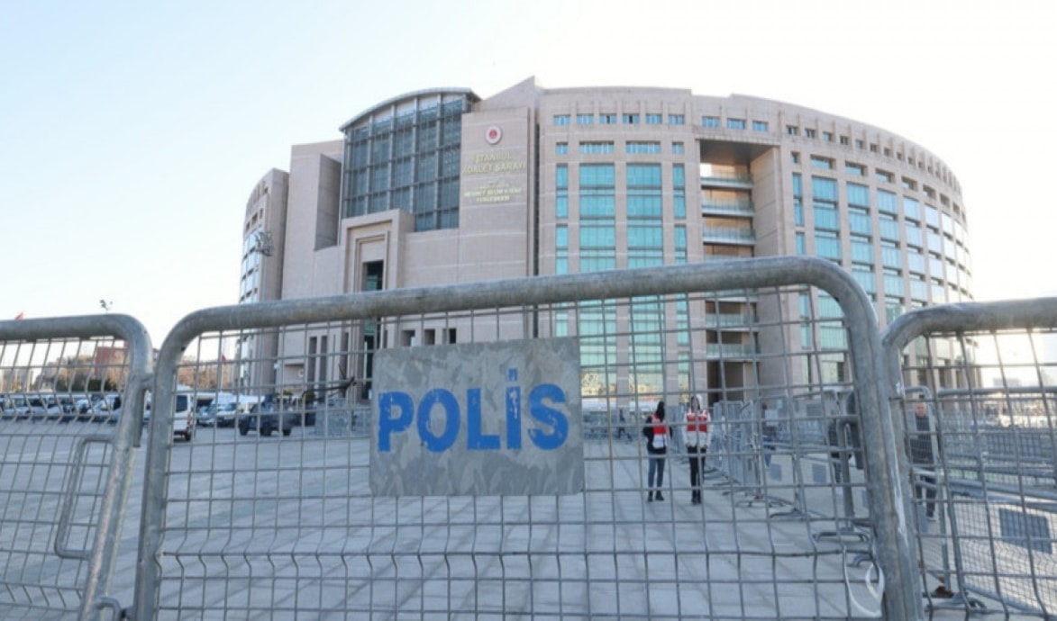 كانت السلطات قد أوقفت نحو 40 شخصاً الأسبوع الماضي بشأن شبهات تتعلّق بالمراهنات غير القانونية والتلاعب بنتائج المباريات.