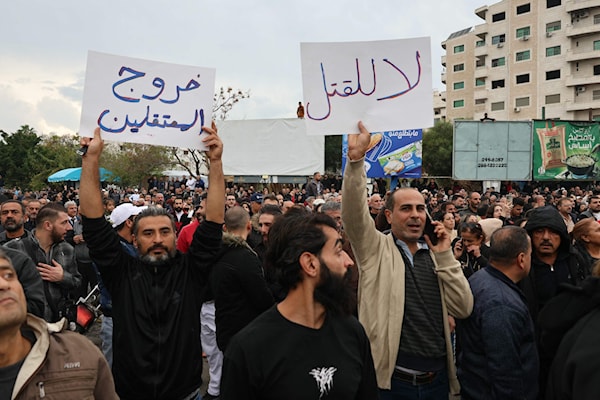 ثمة مخاوف من تفجّر الأوضاع، خصوصاً مع ورود أنباء مستمّرة حول تعرّض العلويين للاستهداف الطائفي (أ ف ب)