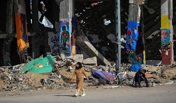 «المواصلات مرتفعة والخبز يحتاج إلى المال» (أ ف ب)