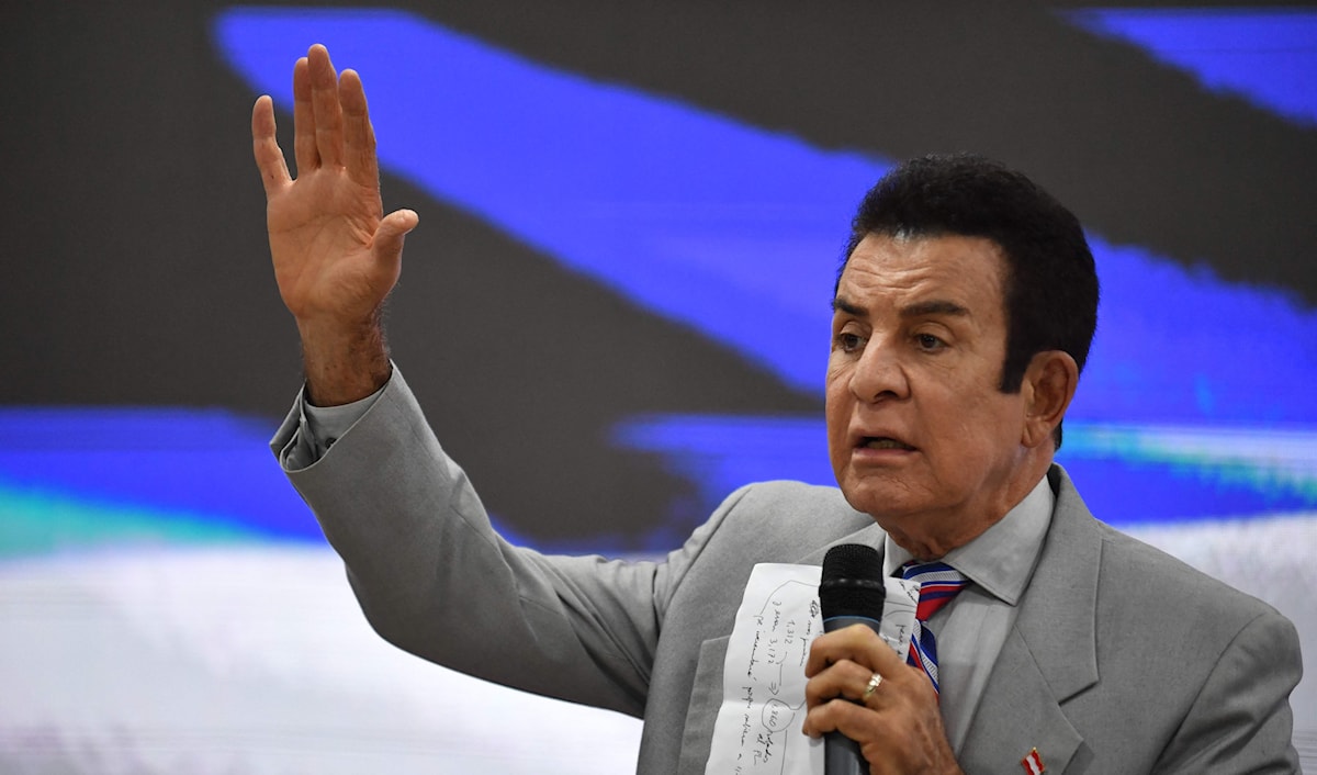 ندد نصر الله بالتلاعب بنظام الكمبيوتر مع الاقتراب من انتهاء عملية فرز الأصوات. (أ ف ب)