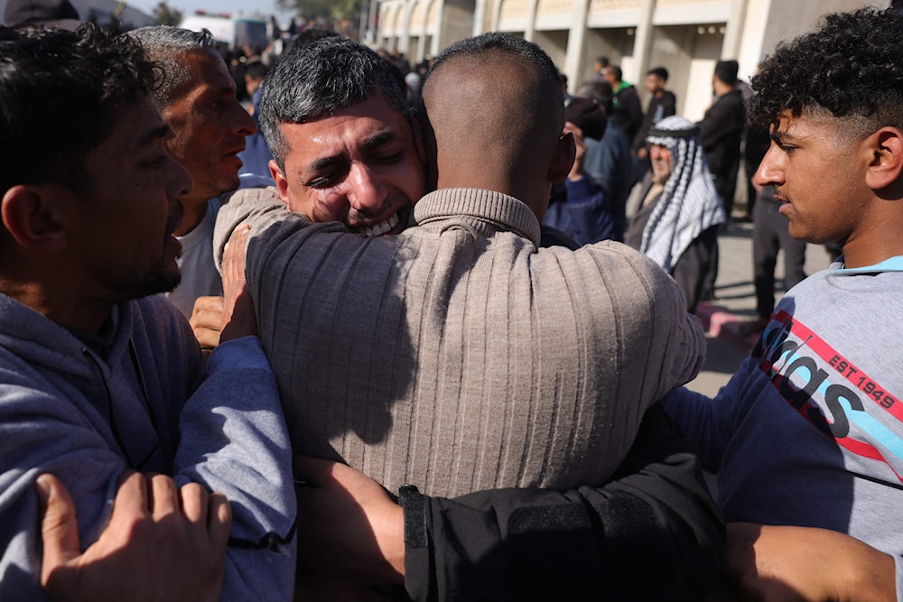 من عملية تبادل الأسرى أمس (أ ف ب)