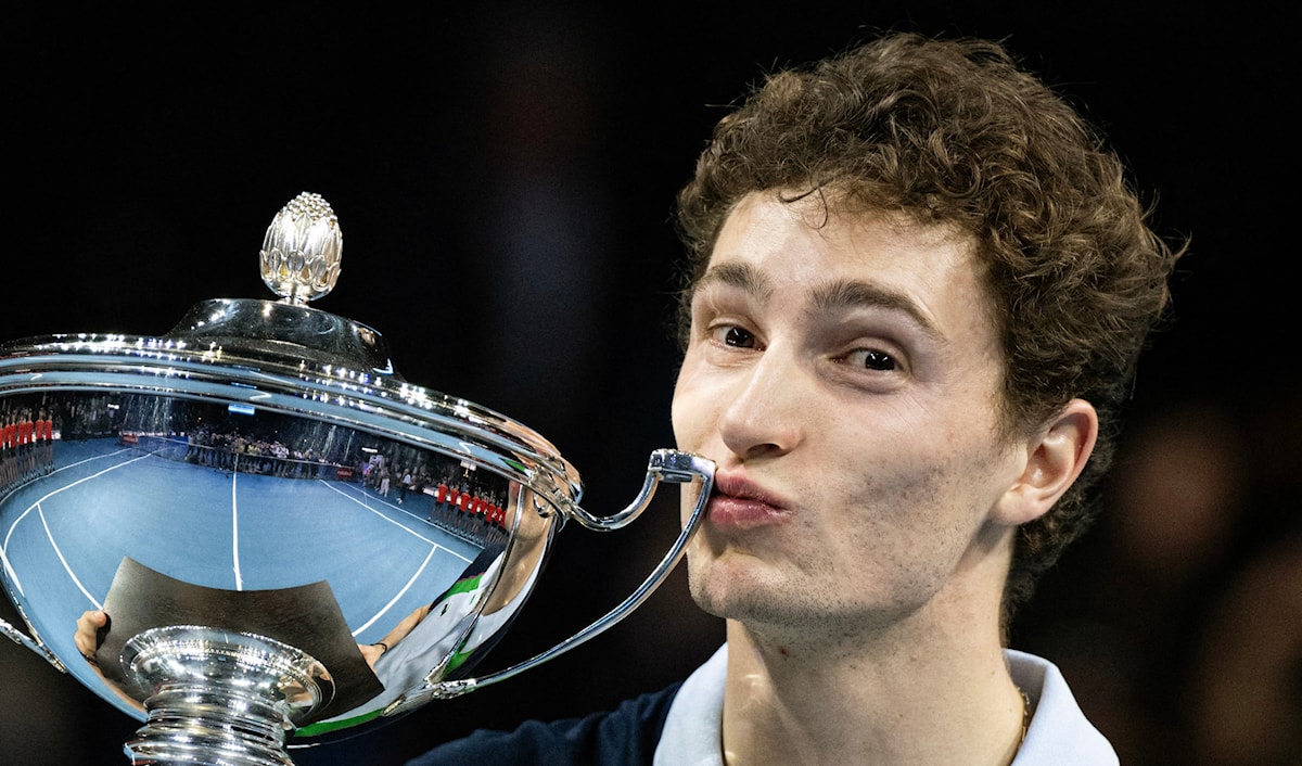 يُعرف أومبير بقوته في الدورات المقامة داخل الصالات