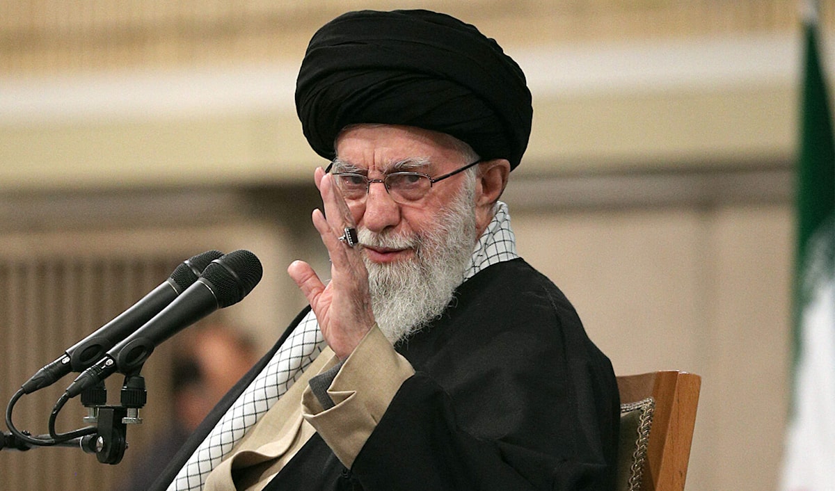 إيران ترد على التهديد بتهديد مضاد (أ ف ب)