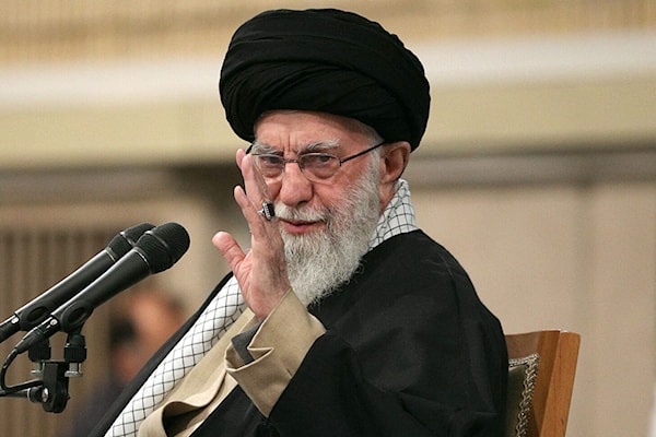 إيران ترد على التهديد بتهديد مضاد (أ ف ب)