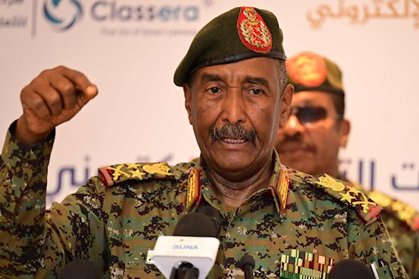 خاطب البرهان، أمس، الأمم المتحدة والاتحاد الأفريقي، قائلاً إن الشعب السوداني «لن تُفرَض عليه أي حكومة» (أ ف ب)