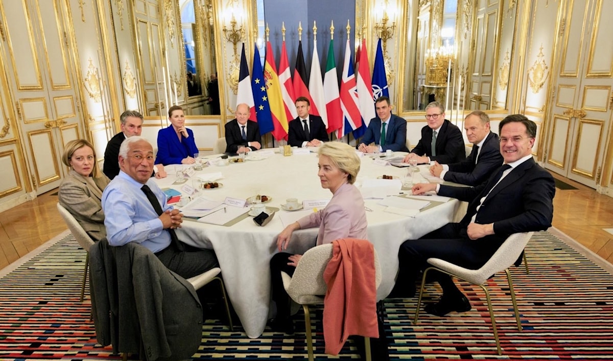 أكد قادة  «الاتحاد الأوروبي» أن أوكرانيا تستحق سلاماً «يحترم استقلالها وسيادتها» (من الويب)