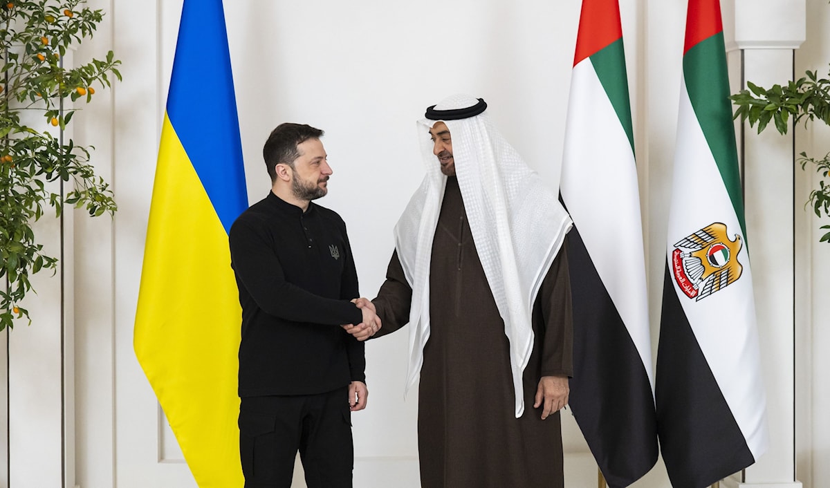 أكد بن زايد «دعم كل ما من شأنه إيجاد تسوية سلمية للأزمة الأوكرانية» (وام)