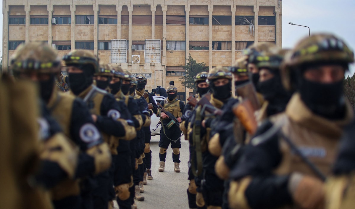 حفل تخريج لعناصر أمنية جديدة في حلب شمالي سوريا (أ ف ب)