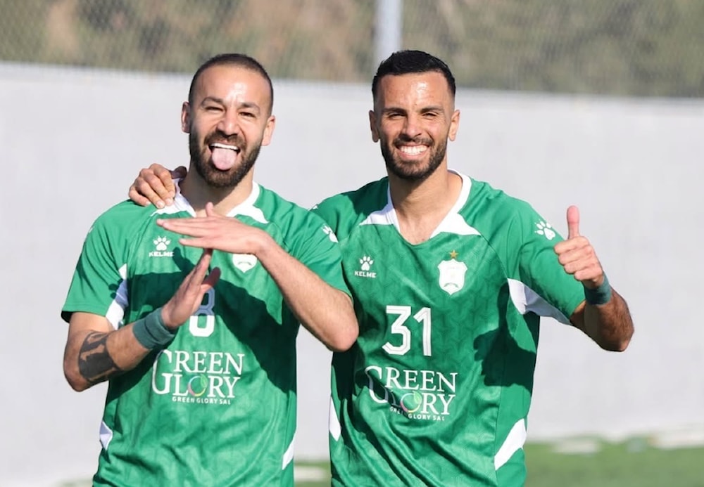 سجّل ثنائي الأنصار علي طنيش &laquo;السيسي&raquo; والجزائري هشام خلف الله نصف عدد أهداف فريقهما الـ12 (طلال سلمان)