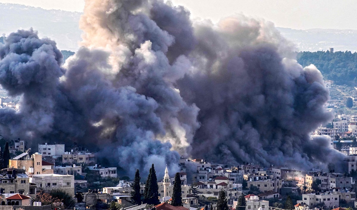 تفجير مبان في جنين بعد تفخيخها اليوم (أ ف ب)