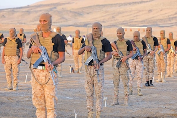 عسكريون تابعون للتحالف السعودي - الإماراتي خلال تدريبات في مأرب (أ ف ب)