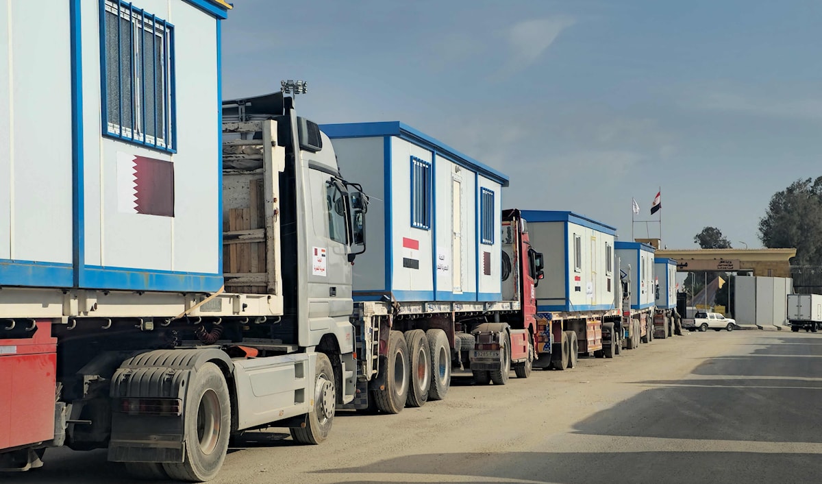 ينص الاتفاق على بدء عمليات إعادة تأهيل البنية التحتية في جميع مناطق القطاع (أ ف ب)