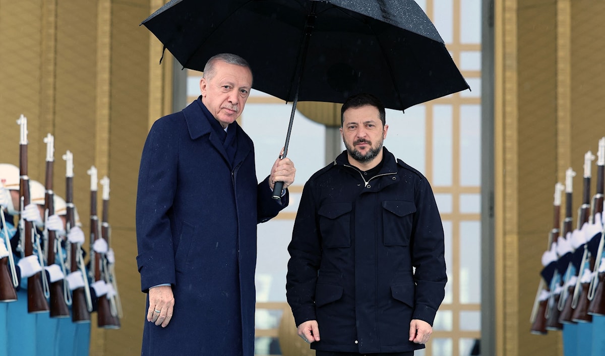 إردوغان خلال استقباله في أنقرة الرئيس الأوكراني، فولوديمير زيلينسكي (أ ف ب)