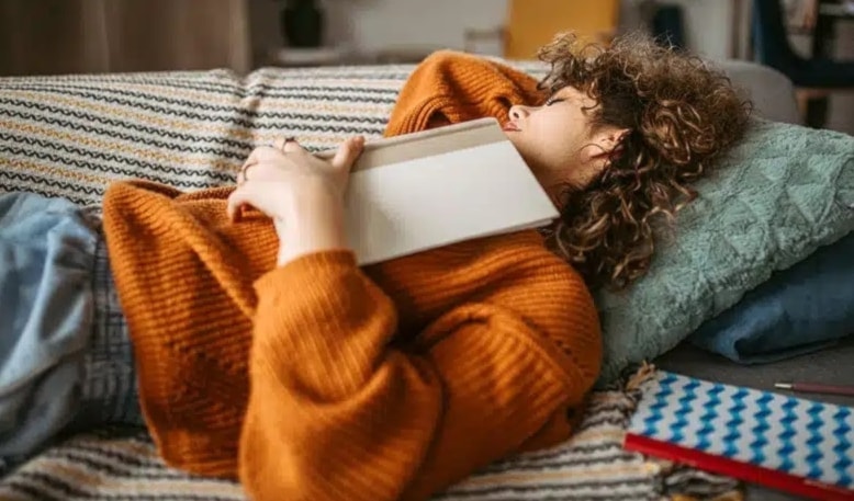 القيلولة تُساعد في تعزيز نوم حركة العين السريعة