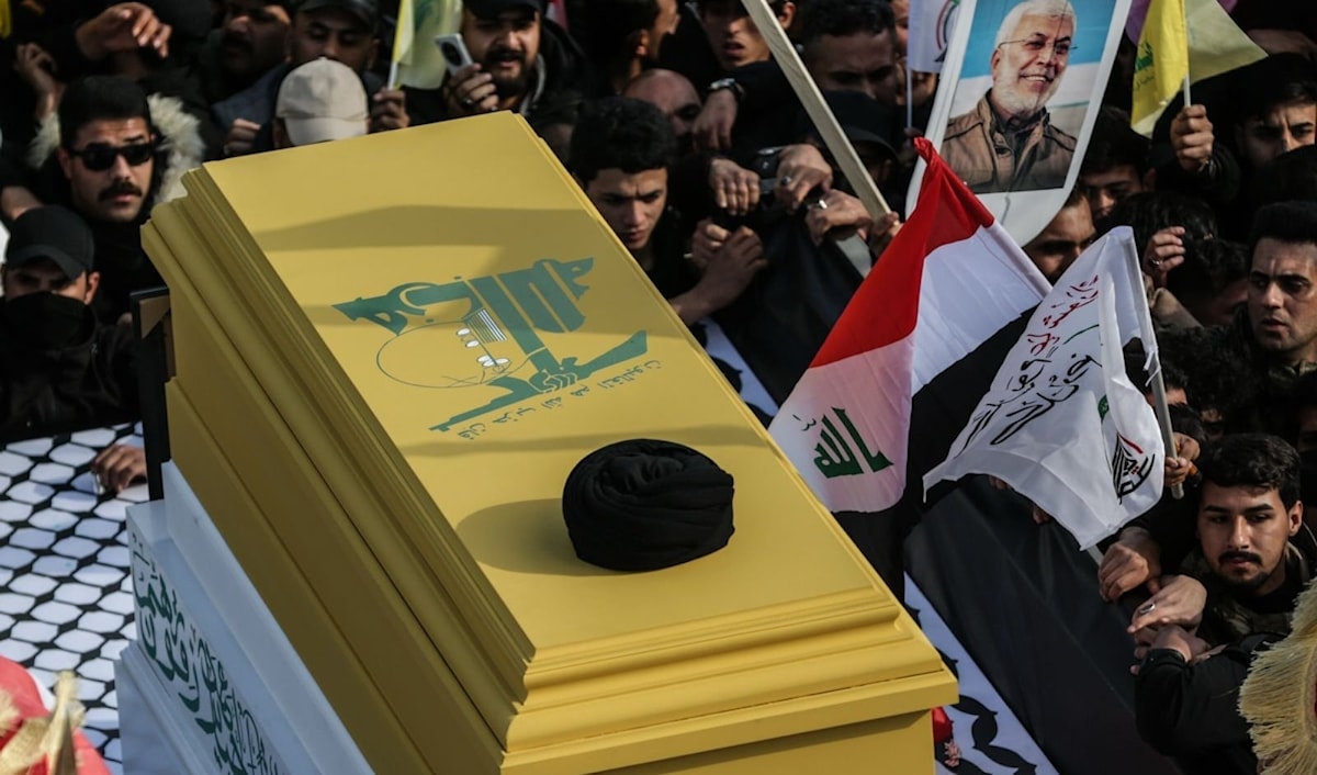 أغلقت اليوم 12 محافظة عراقية للمشاركة في تشييع رمزي للشهيدين (من الويب)