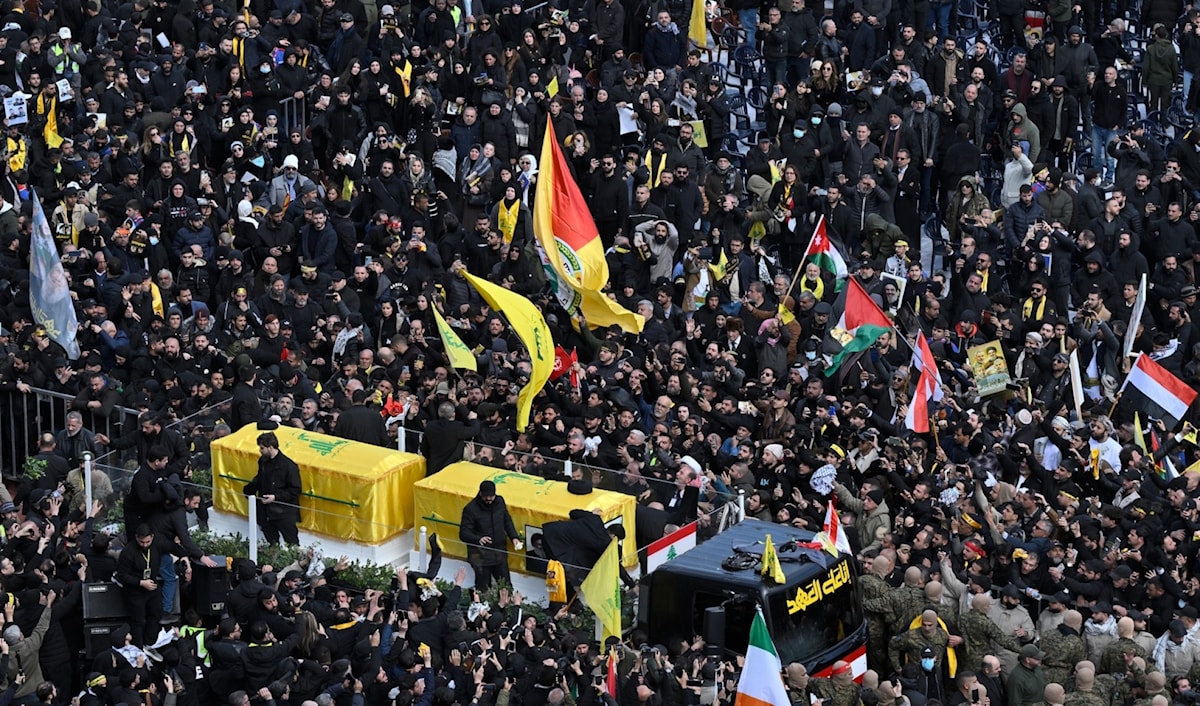 يقدّر المنظمون عدد المشيّعين بمليون و400 ألف (من الويب)