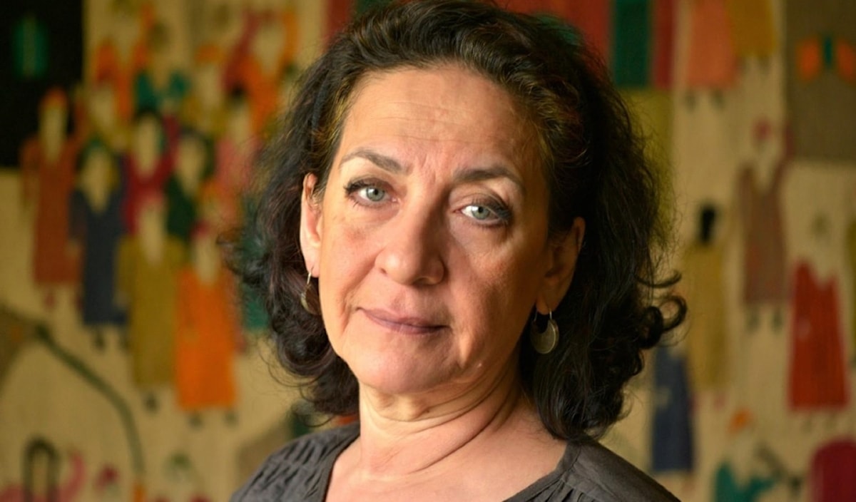هدى بركات أمام مرآة «هند»