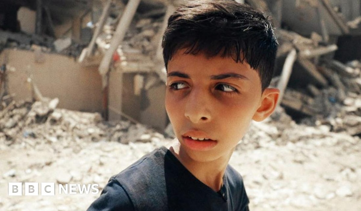 من وثائقي «غزة: كيف تنجو من منطقة الحرب؟» الذي حذفته bbc تحت ضغط صهيوني