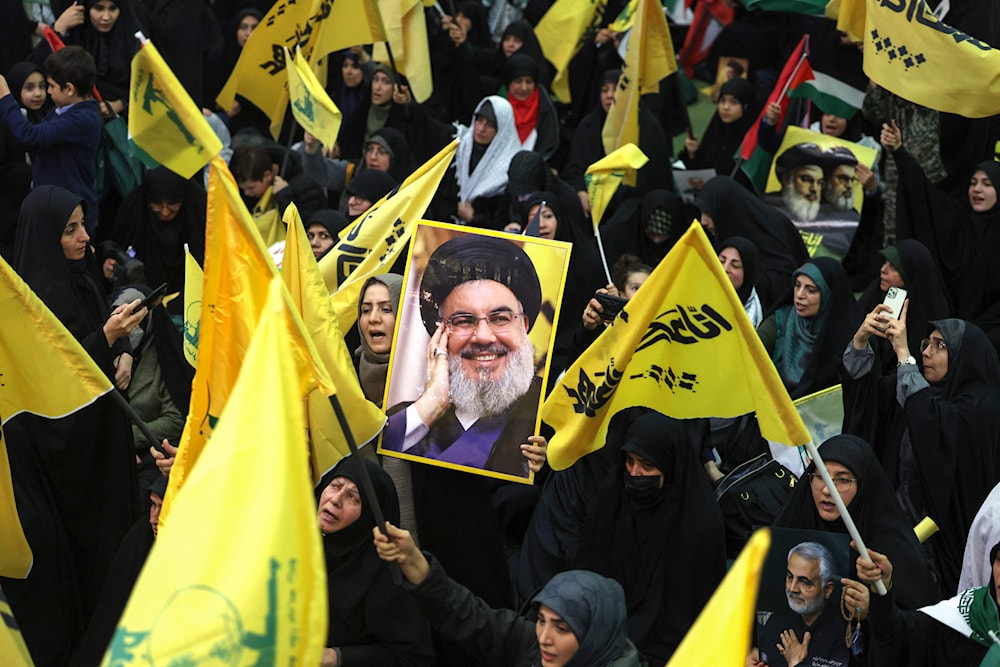 تشييع رمزي للشهيدين في طهران أمس (أ ف ب)