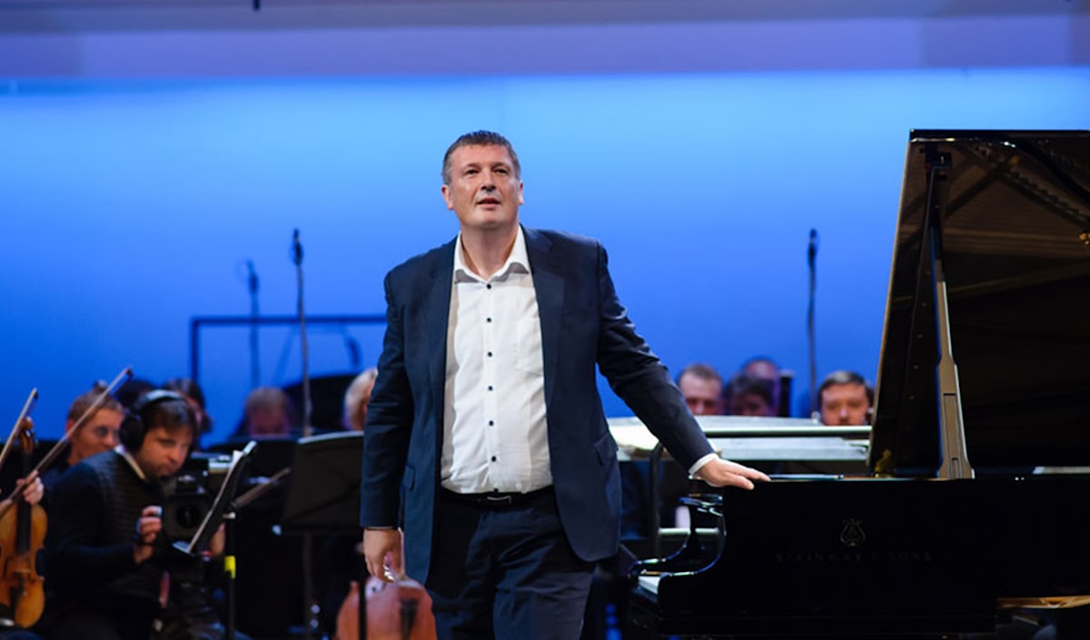 الافتتاح الليلة مع عازف البيانو الروسي بوريس بيريزوفسكي