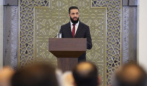 قدّم الشرع شرحاً مقتضباً لسياسته، محدداً بأنها تمر بثلاث مراحل: إسعافية ومتوسطة واستراتيجية (أ ف ب)