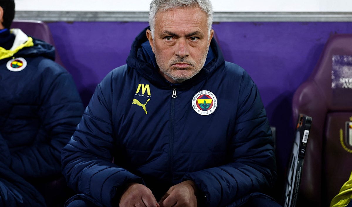 ورد قول المدرب البرتغالي للمتواجدين على مقاعد بدلاء غلطة سراي إنهم كانوا «يقفزون مثل القردة».