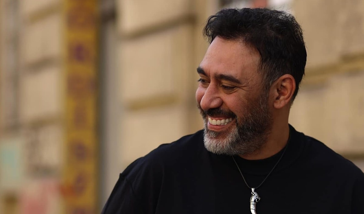 يعدّ عمرو مصطفى أحد أهمّ ملحني  مصر في مرحلة ما بعد عام 2000