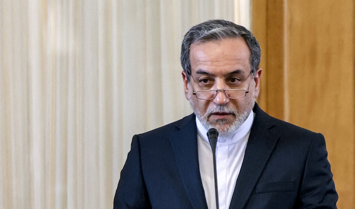 بدأت جولة جديدة من المحادثات بين إيران ودول الترويكا الأوروبية منذ يومين في جنيف (أ ف ب)