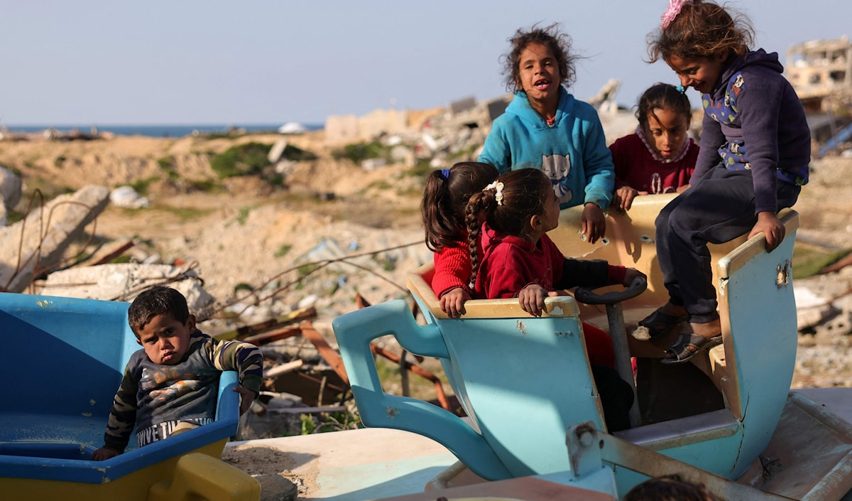 تشير التقديرات إلى أن جميع الأطفال في قطاع غزة تقريباً، يحتاجون إلى خدمات الصحة النفسية (أ ف ب)