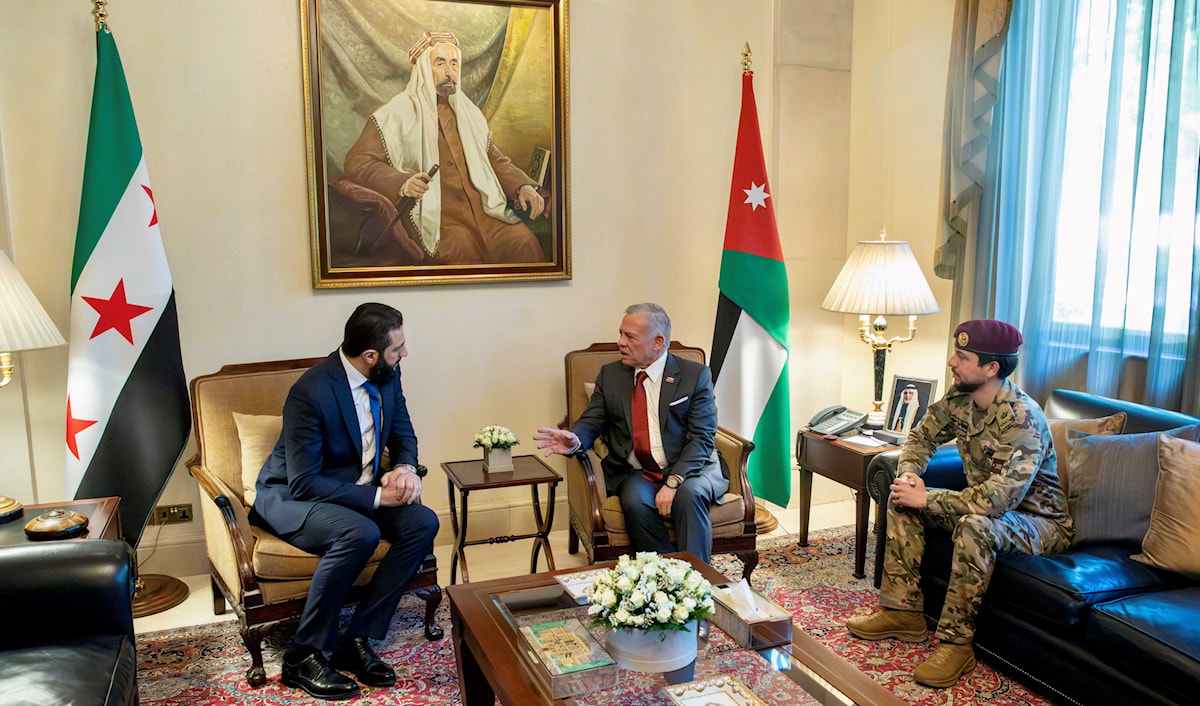 الشرع يجتمع مع الملك عبد الله (وكالة الأنباء الأردنية بترا)