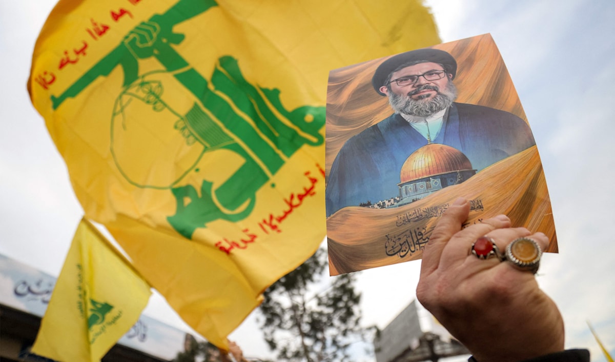 عرب صفي الدين عن حزنه العميق لفقد السيد الشهيد حسن نصر الله (أ ف ب)