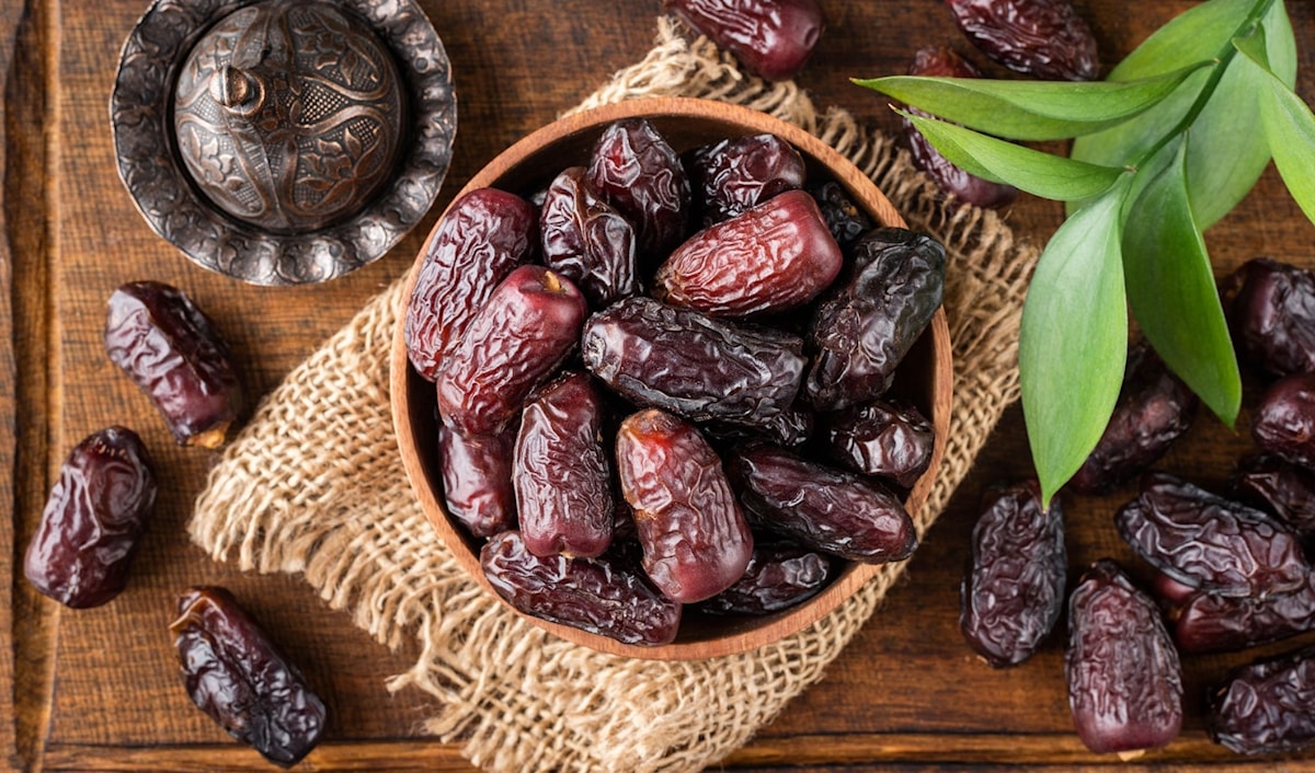 يحتوي التمر على كميات جيدة من الحديد.