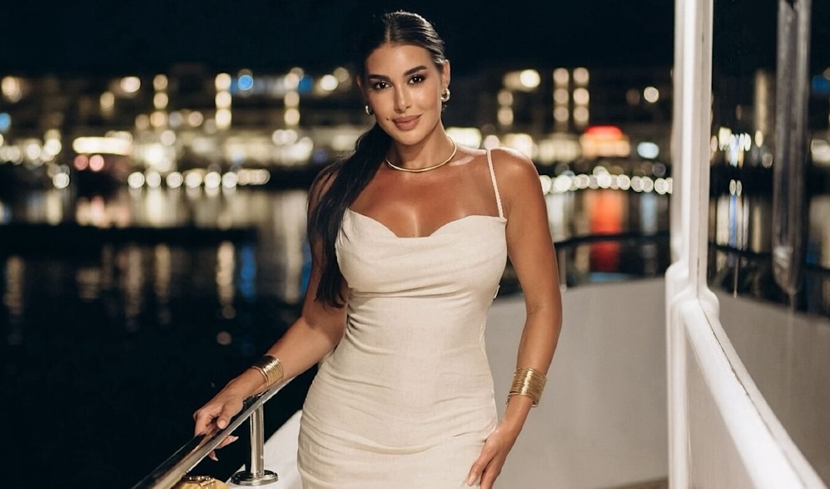 تجسّد صبري شخصية محامية من عائلة متوسطة