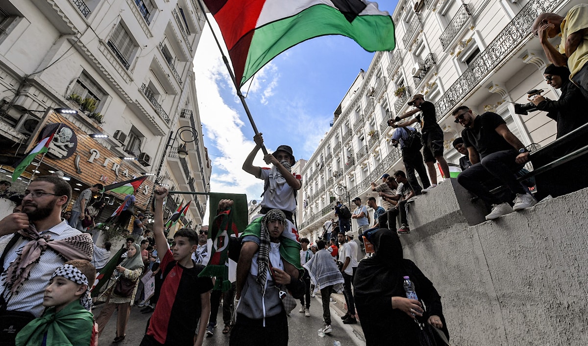 أجبرت الرئاسة الجزائرية على سحب المقطع الذي وردت الإشارة فيه إلى نيات تطبيع العلاقات مع تل أبيب (أ ف ب)