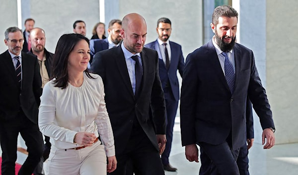 وجّه ماكرون دعوة إلى الشرع لزيارة باريس، ومناقشة سبل المساعدة التي يمكن أن تقدّمها بلاده لسوريا (أ ف ب)