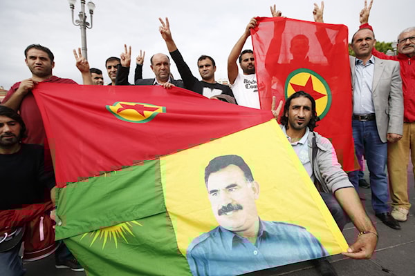 يراهن إردوغان على التحوّل في سوريا، لإقناع أوجالان بتوجيه نداء لحزبه للتخلّي عن الكفاح المسلّح (أ ف ب)