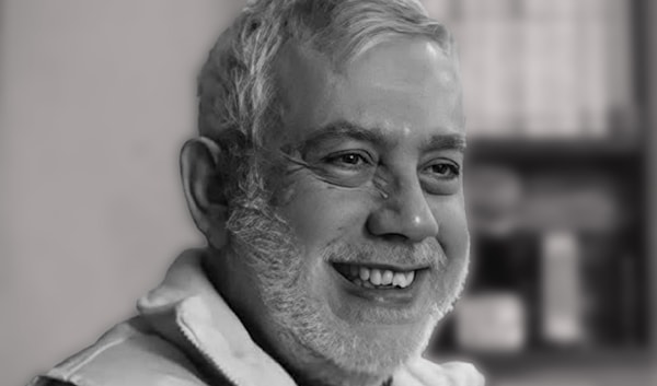 أسامة منزلجي بطل الأدب المغمور