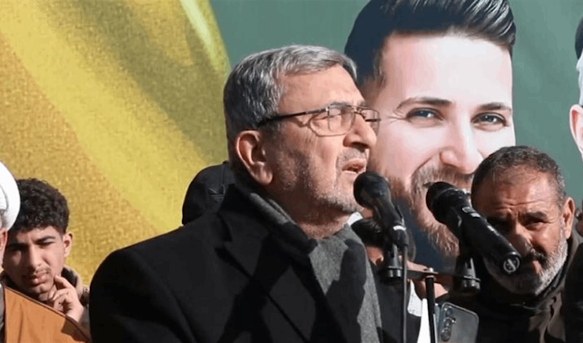 عز الدين خلال التشييع (من الويب)