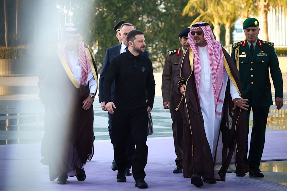 نائب أمير مكة يستقبل الرئيس الأوكراني (أ ف ب)