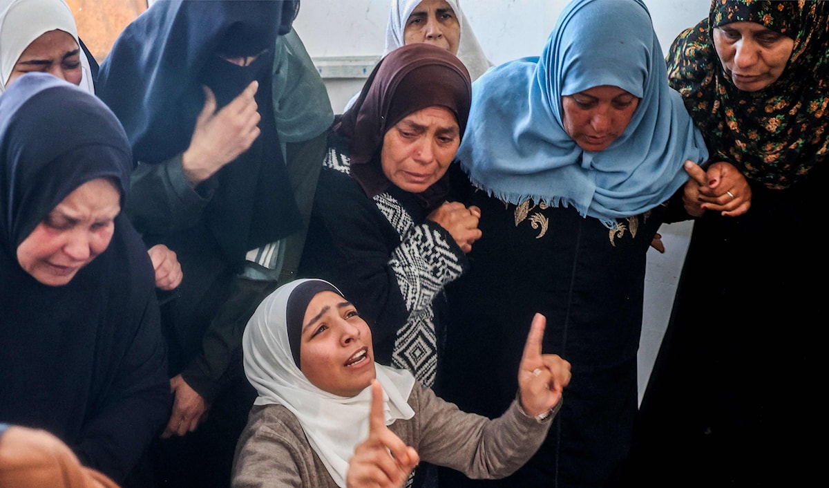 تحتجز إسرائيل منذ عام 1967 جثامين 665 شهيداً فلسطينياً وعربياً في ما يُعرف بـ«مقابر الأرقام» (أ ف ب)