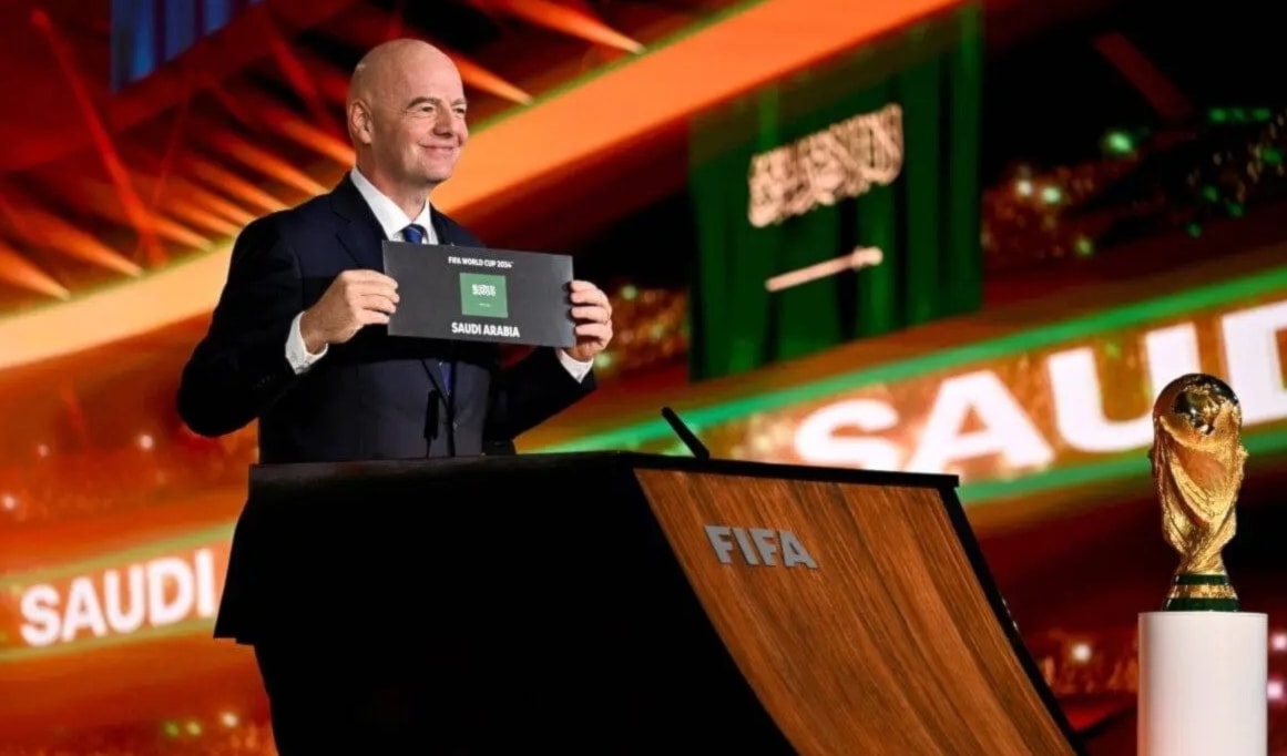 حصلت السعودية رسمياً في 11 كانون الأول/ديسمبر 2024 على شرف استضافة المونديال.
