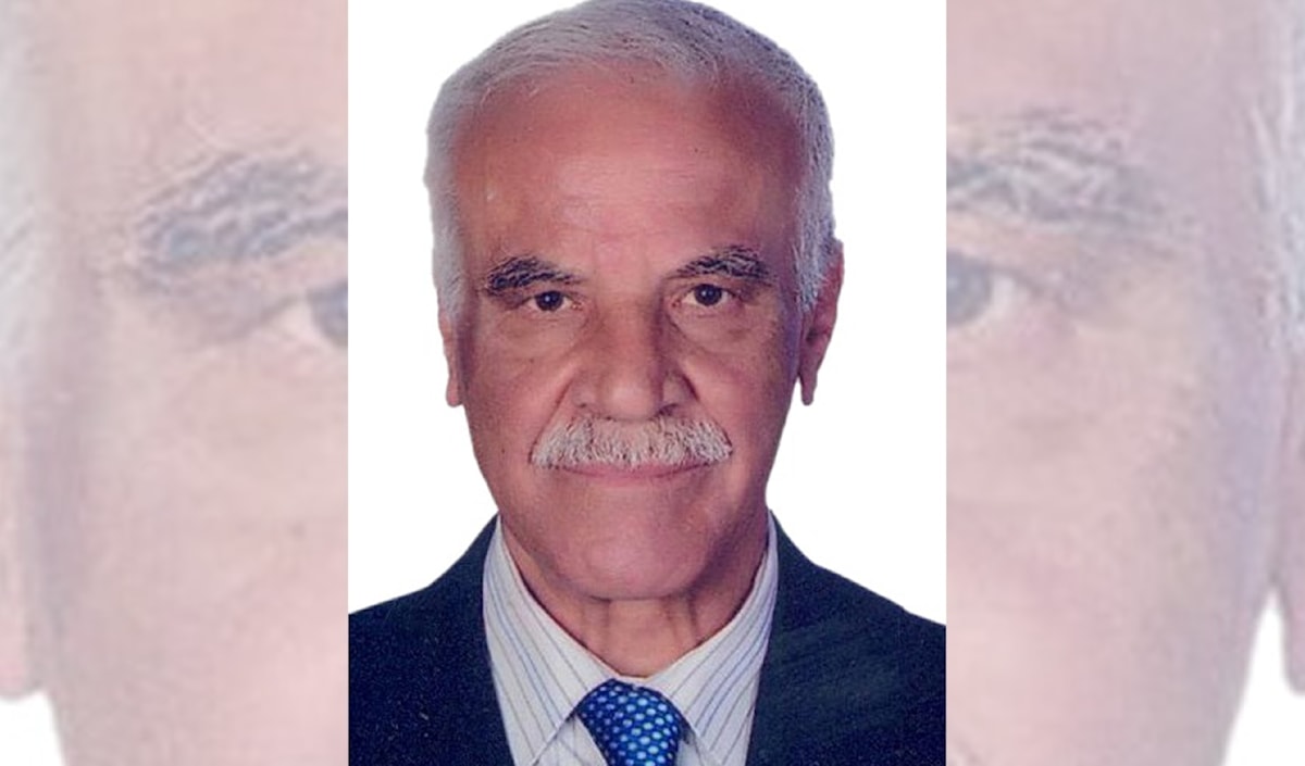 «أستاذ» علي