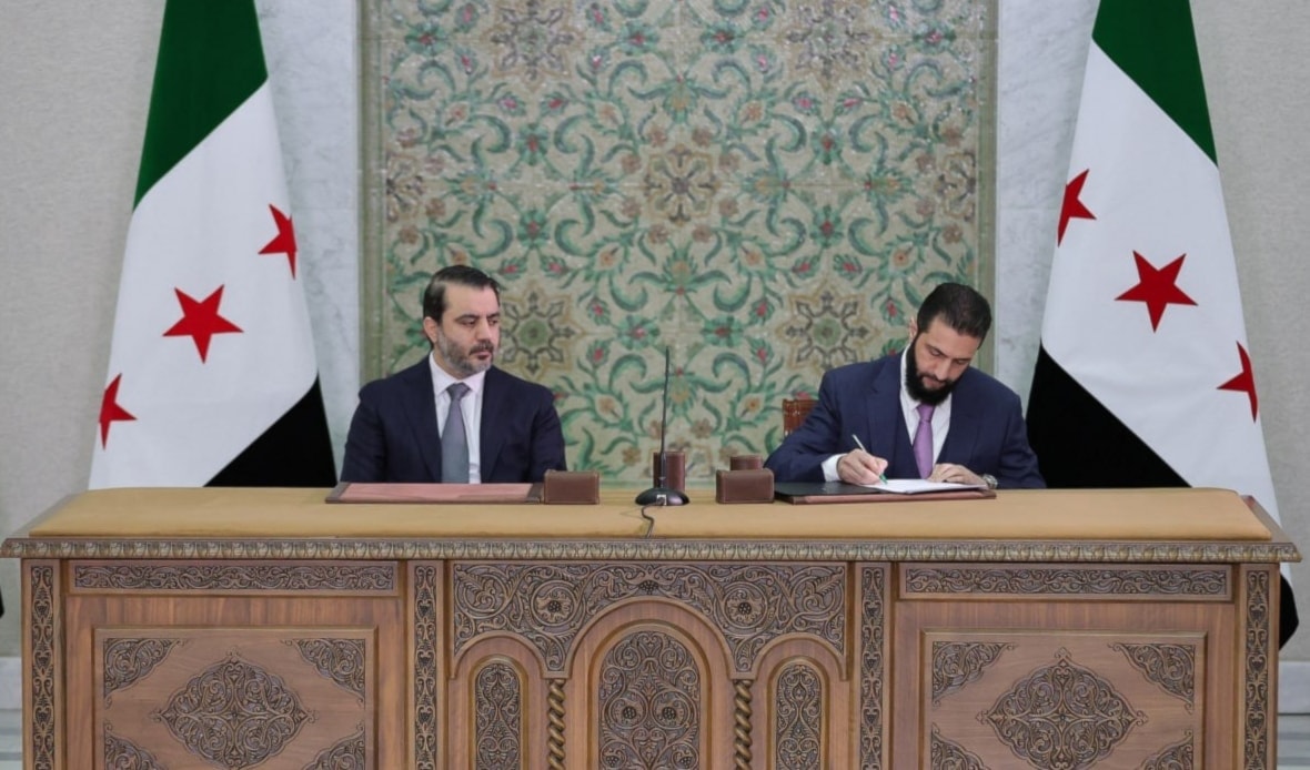 ينص الإعلان على أن يتولى مجلس الشعب العملية التشريعية كاملة والسلطة التنفيذية يتولاها رئيس الجمهورية (سانا)