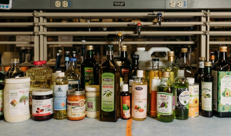 يعد زيت الزيتون البكر الممتاز (EVOO) من أكثر الخيارات الصحية